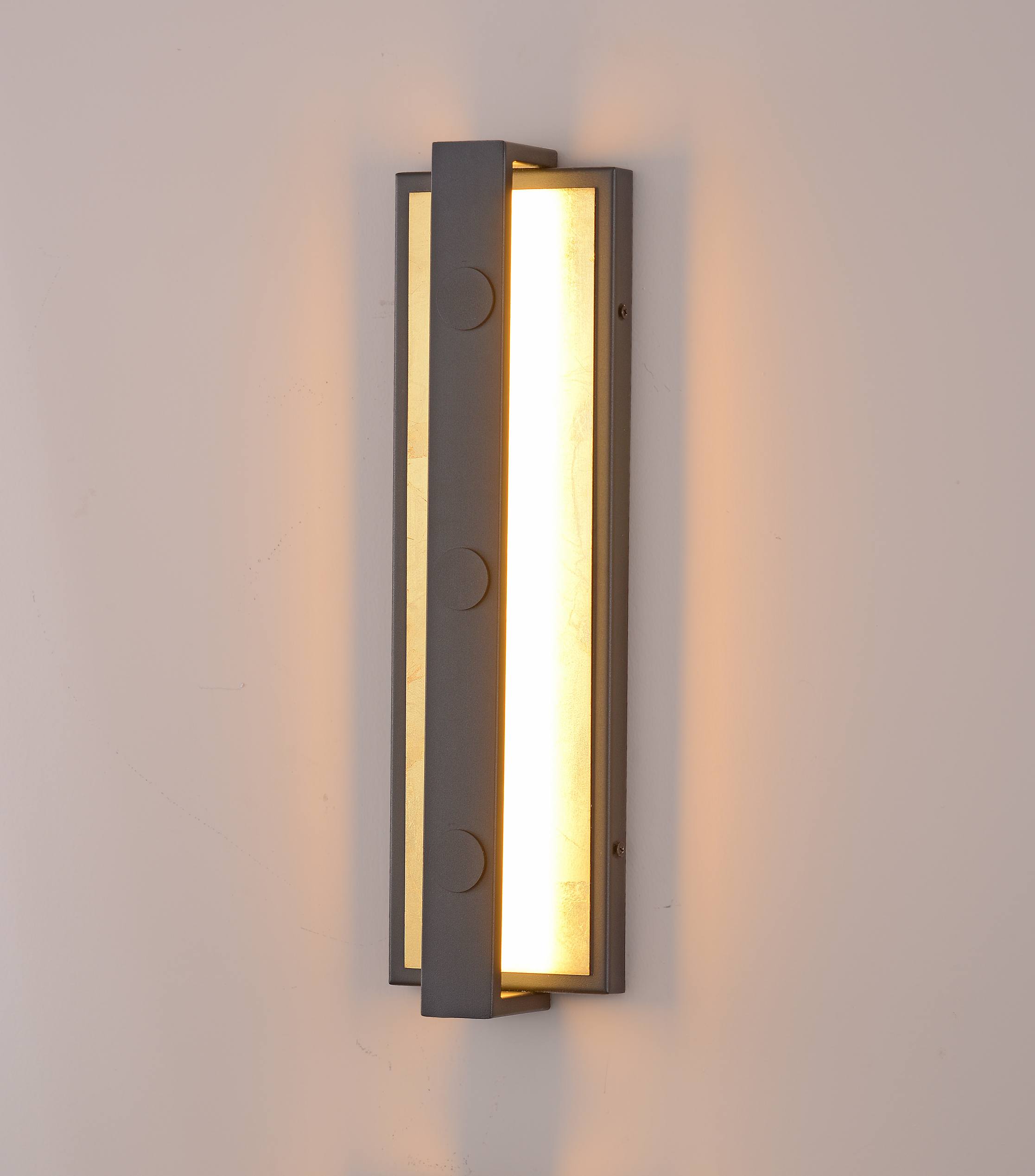 Vertikal Gold-Foil Metal Wall Sconce